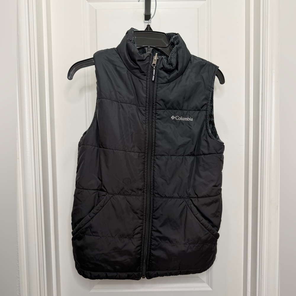 Columbia black‎ Puffer Vest on Youth Size Large can fit women’s small